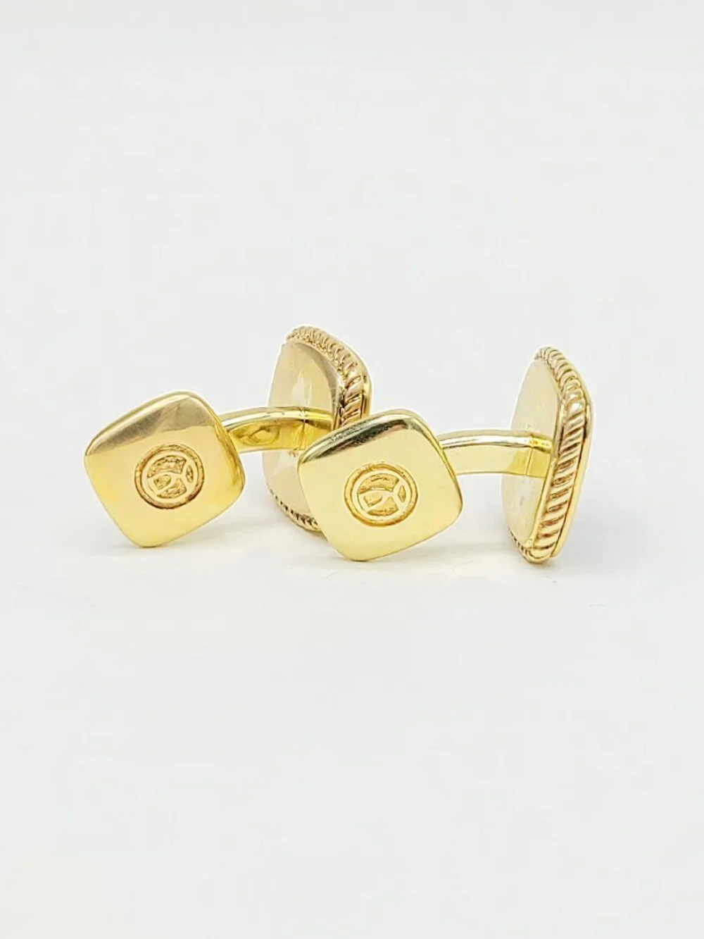 David Yurman Exotic Stone Cufflinks in Black Onyx in 18K Yellow Gold - RARE